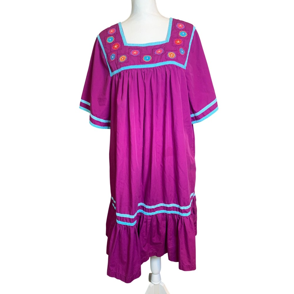 Go Softly Patio Magenta Purple Floral Embroidered Muumuu Dress‎ Petite Preloved